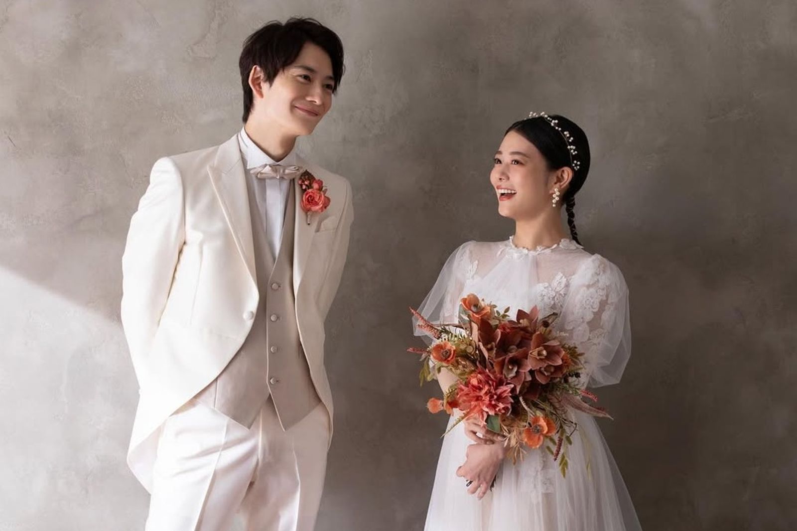 高畑充希（右）與岡田將生拍戲生情，兩人去年11月結婚，寶寶將在冬天誕生。翻攝IG@mitsuki_takahata