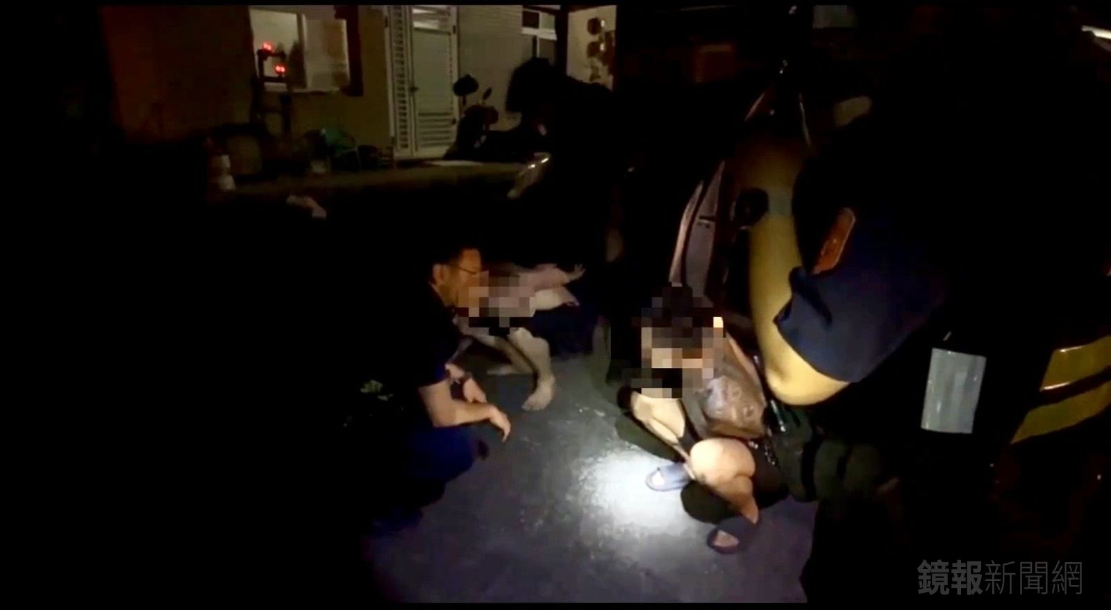 詭異！淡水火警24歲男成焦屍　2可疑男子赤裸上身離開現場