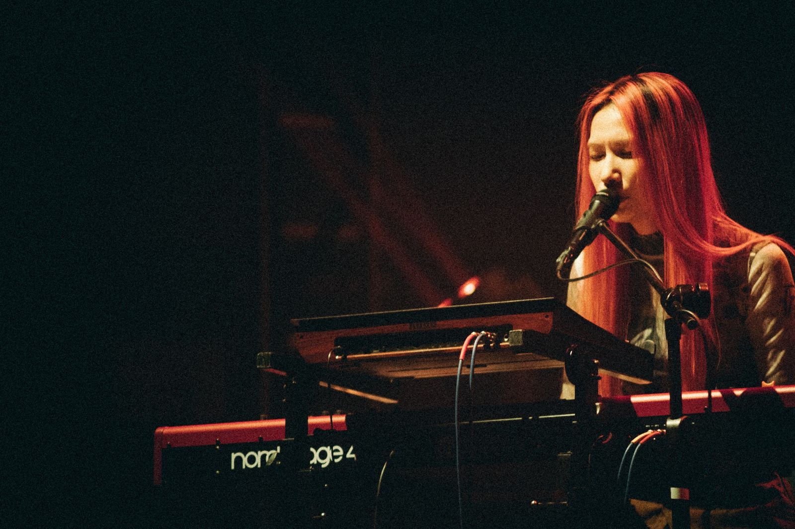 Tizzy Bac一連演唱多首經典歌。相信音樂提供