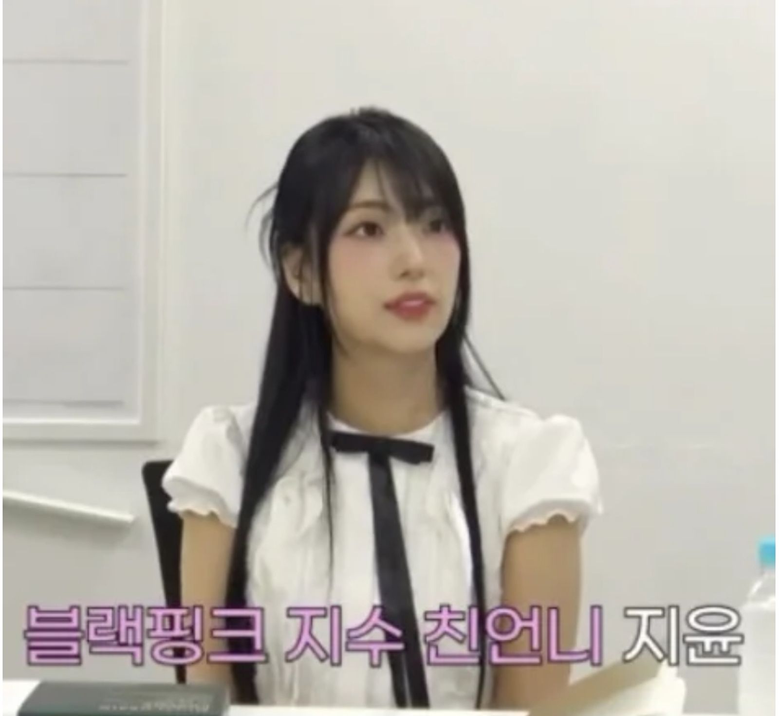 Jisoo姊姊透露不會因為有巨星妹妹壓力大,笑說:「因為是與生俱來的事實啊!」 翻攝ENA