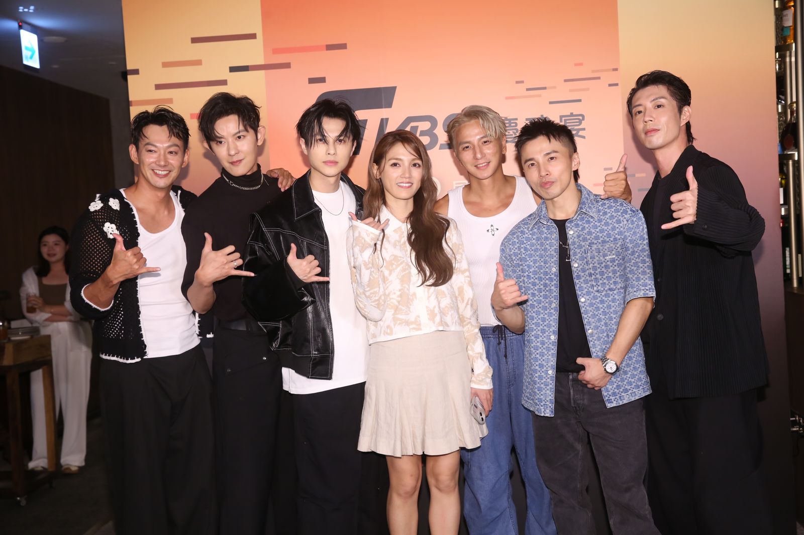 金鐘慶功／威廉閃兵5個月零收入！遭爆「想赴美賣房」　王子首回應兵役問題