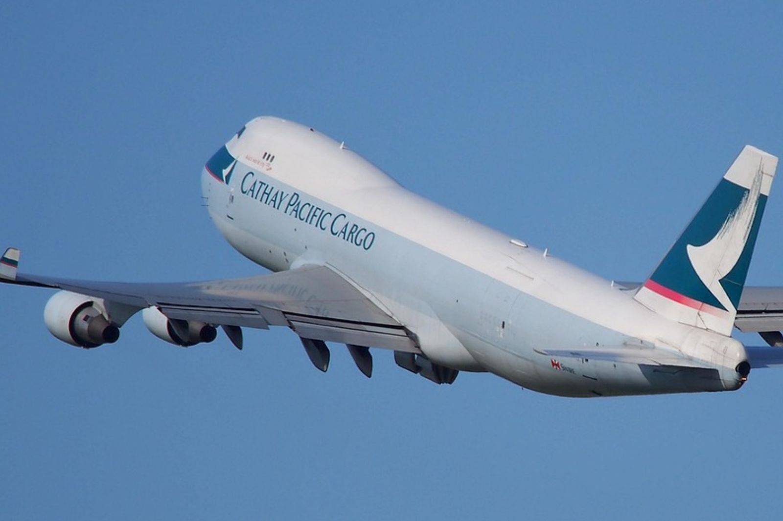 空服員「拿白酒給3歲男童喝」　國泰航空相隔13天終於道歉