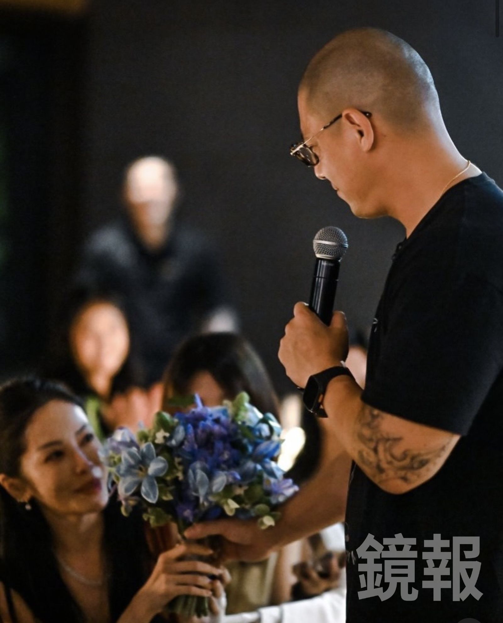 蔣友柏(右)向莊涵雲浪漫求婚。圖/翻攝自IG @nicki_tang