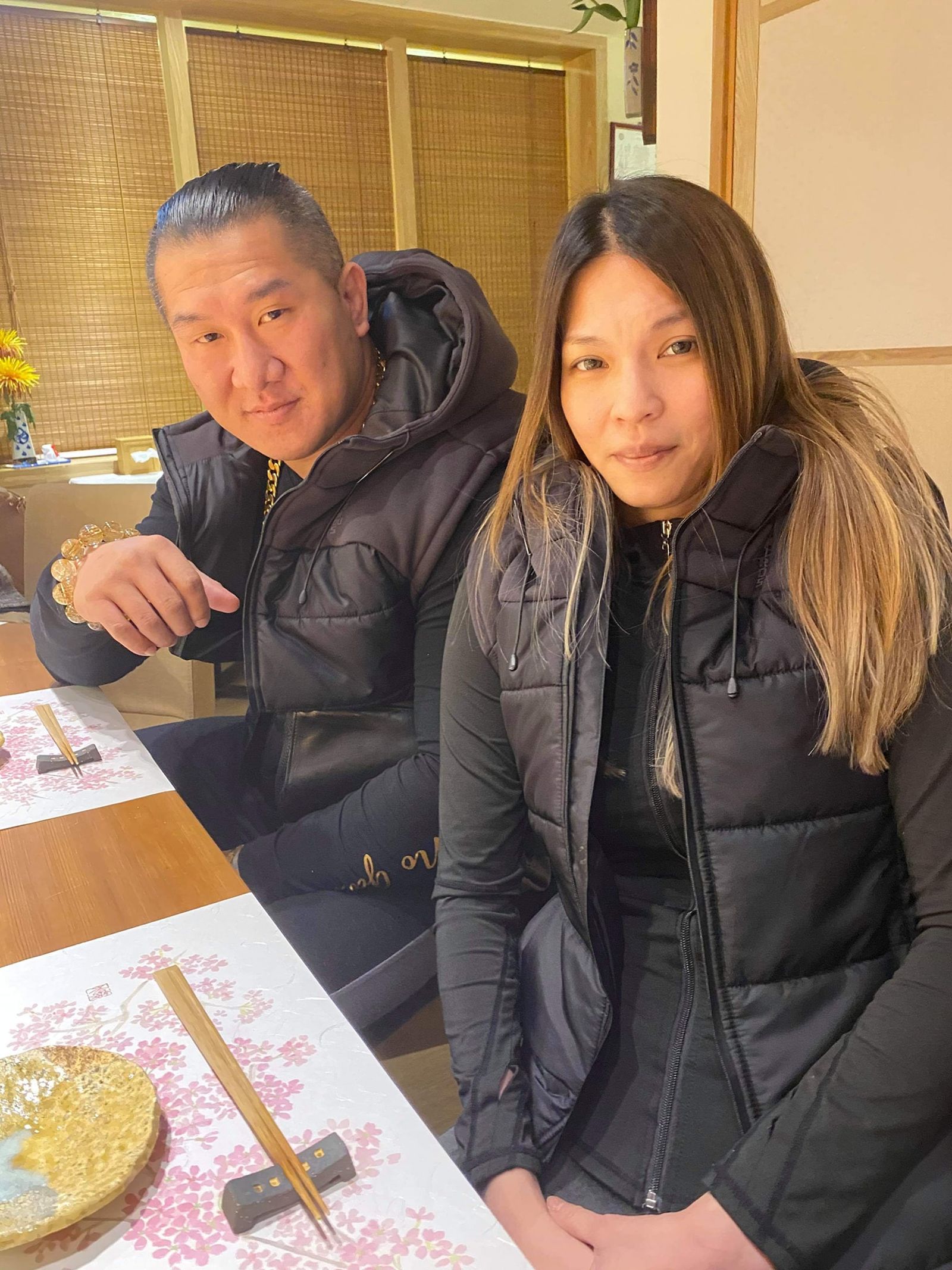 館長（左）心疼老婆捲入風波。翻攝飆捍臉書