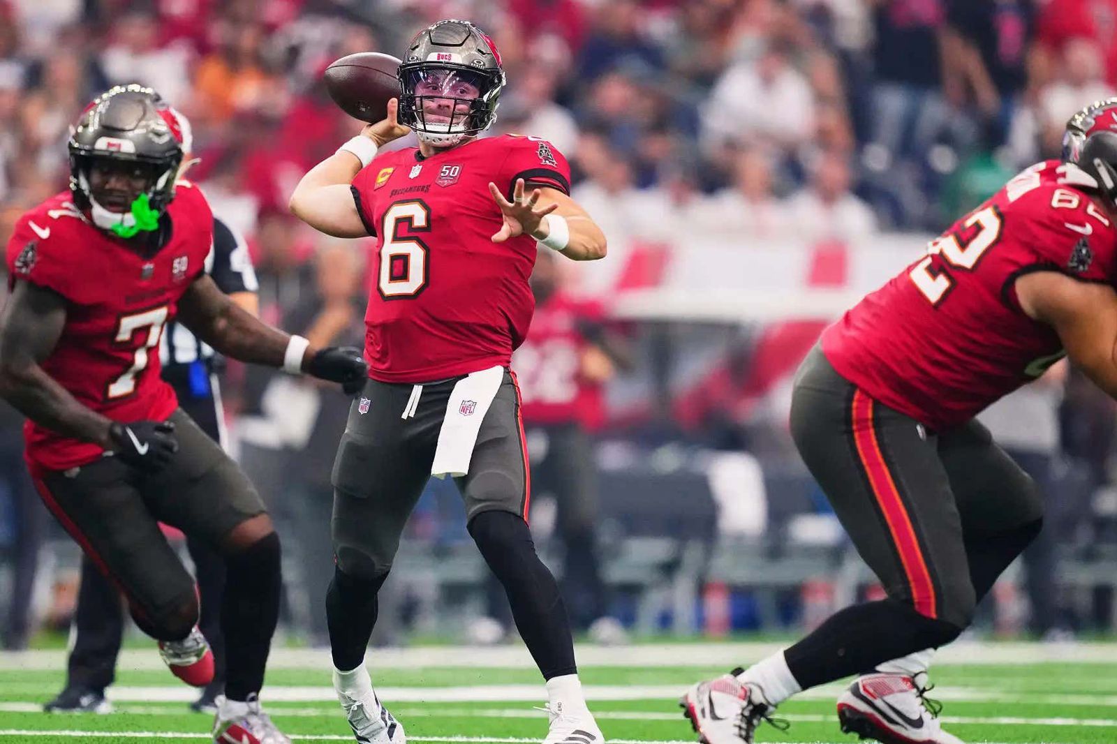 NFL／關鍵時刻挺身而出！Baker Mayfield率海盜氣走德州人收二連勝