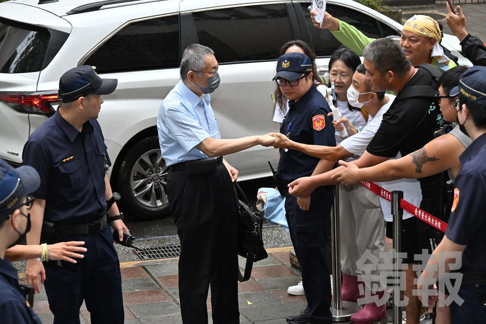 半夜被查勤吵醒…柯文哲稱「科技問題用科技解決」　北院下令換電子腳鐐