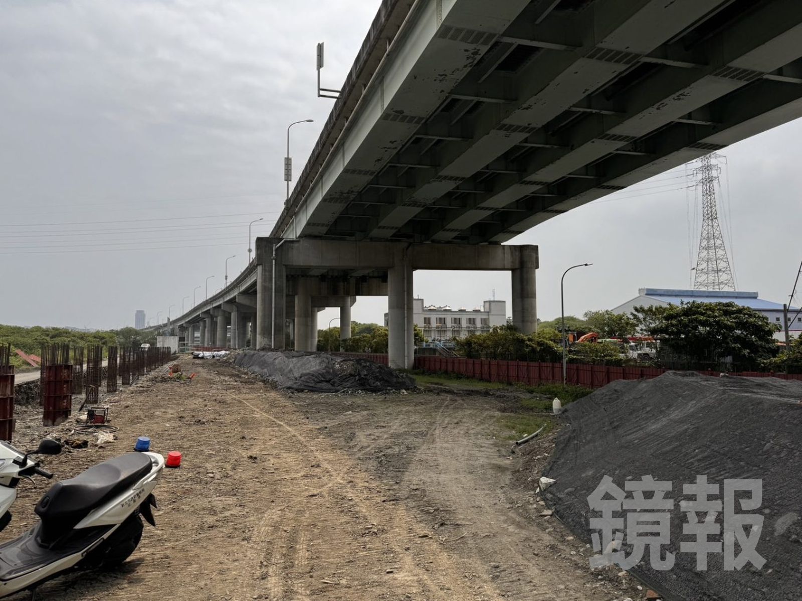 案發時一度傳出黃男持刀追趕蔡女導致其跳橋身亡。翻攝畫面