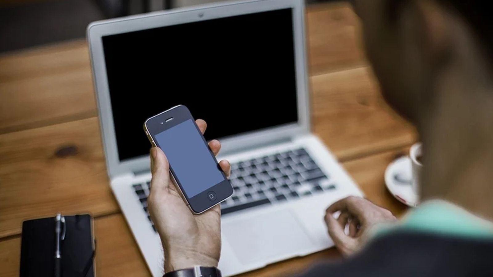 身上只有1元！44歲無業男「網咖豪點」不付錢　要警察打給爸買單下場慘了