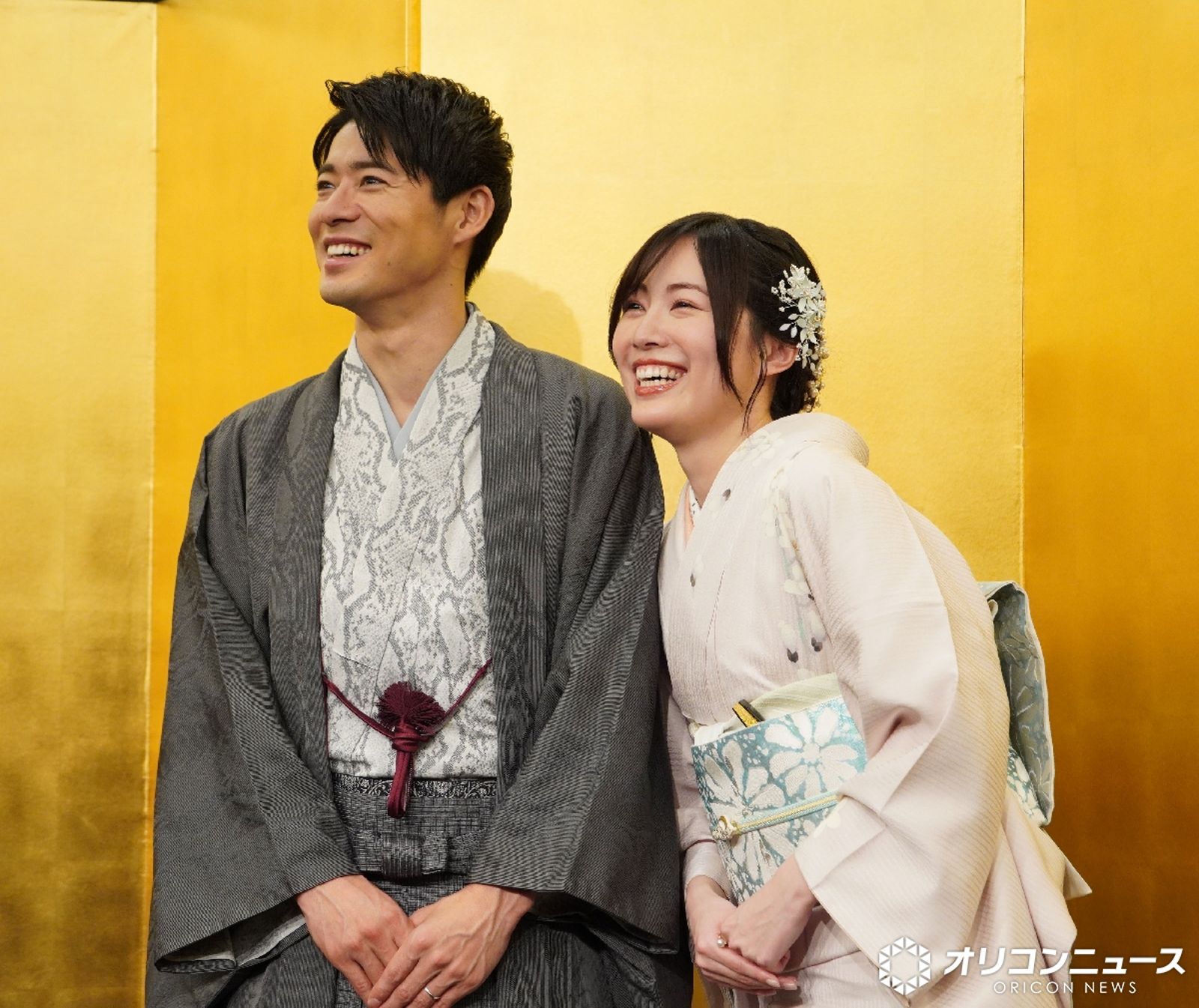松井珠理奈（右）與辻本達規交往3年決定結婚，今親自辦記者會報喜。翻攝X@oricon