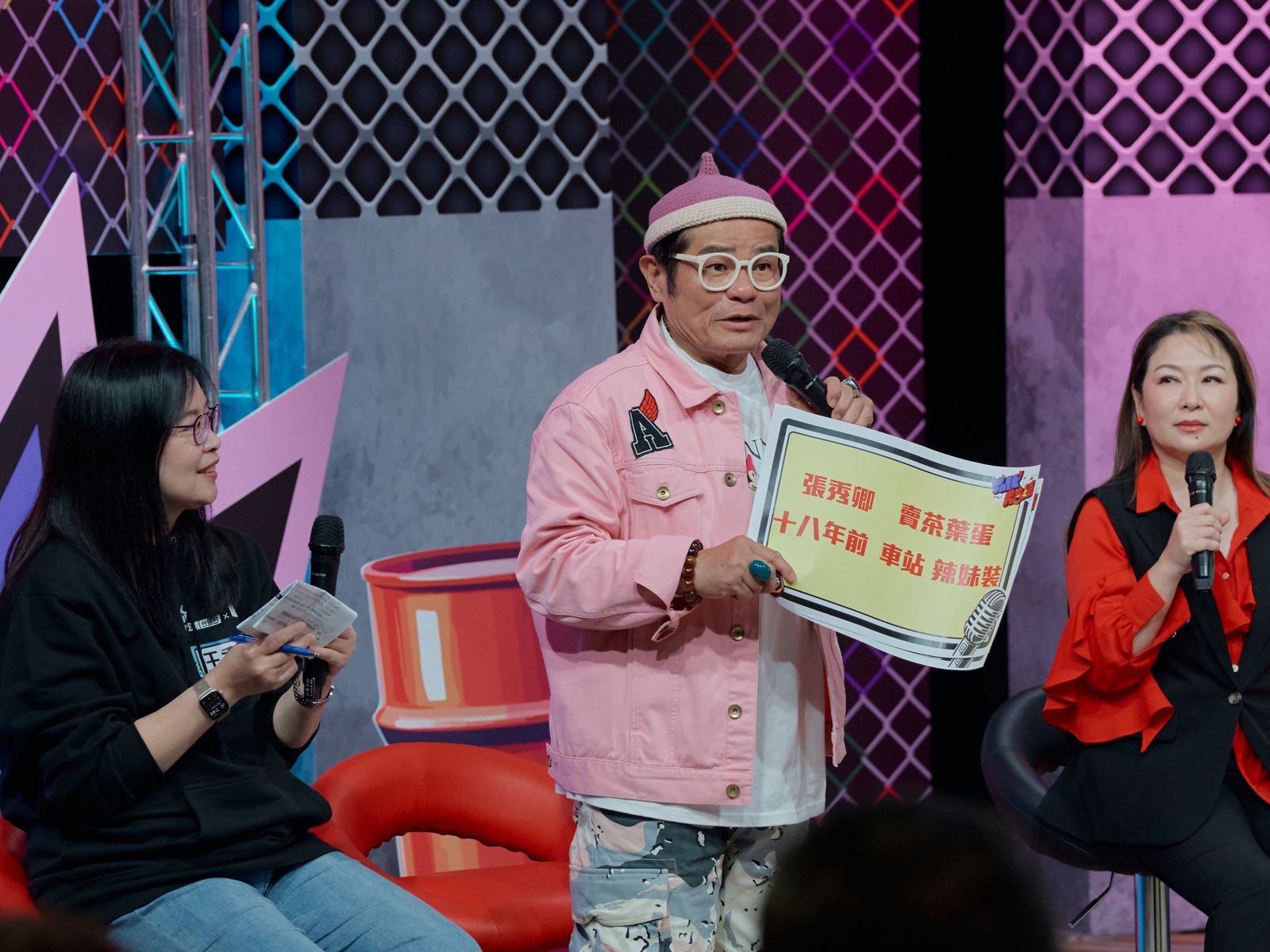 評審長舜哥出題!張秀卿「辣妹駕到」秘辛大揭秘 (左起台語老師王秀容﹑舜哥﹑張秀卿)。公視台語台提供