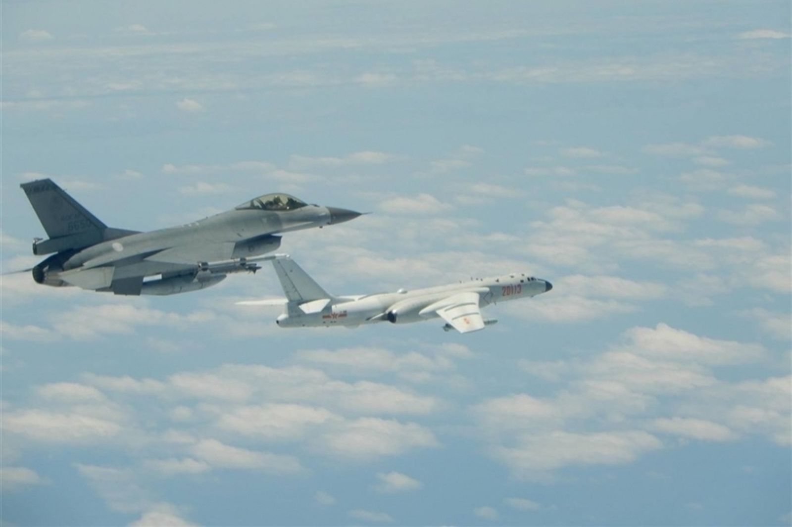 中國上月出動逾400架解放軍機擾台 民進黨:坐實麻煩製造者位置