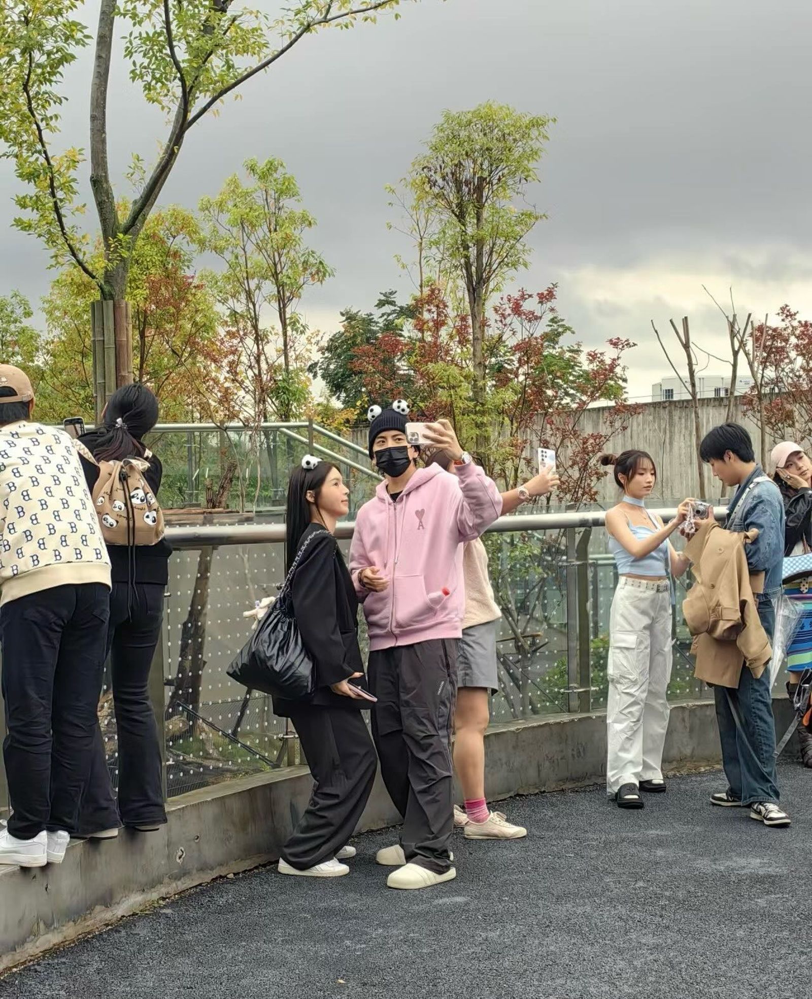 王大陸、沐軒一同出遊。翻攝微博