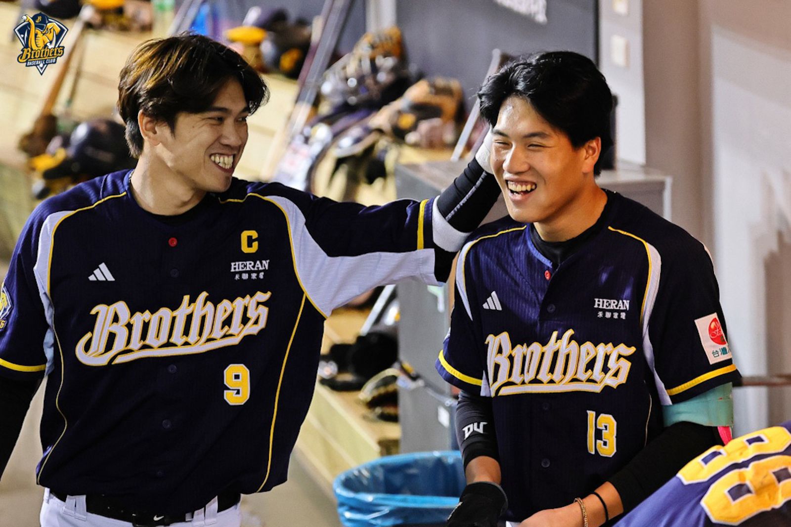 中職／岳東華誇真男人！許庭綸生涯首轟獻給阿嬤　平鎮出產同日開轟