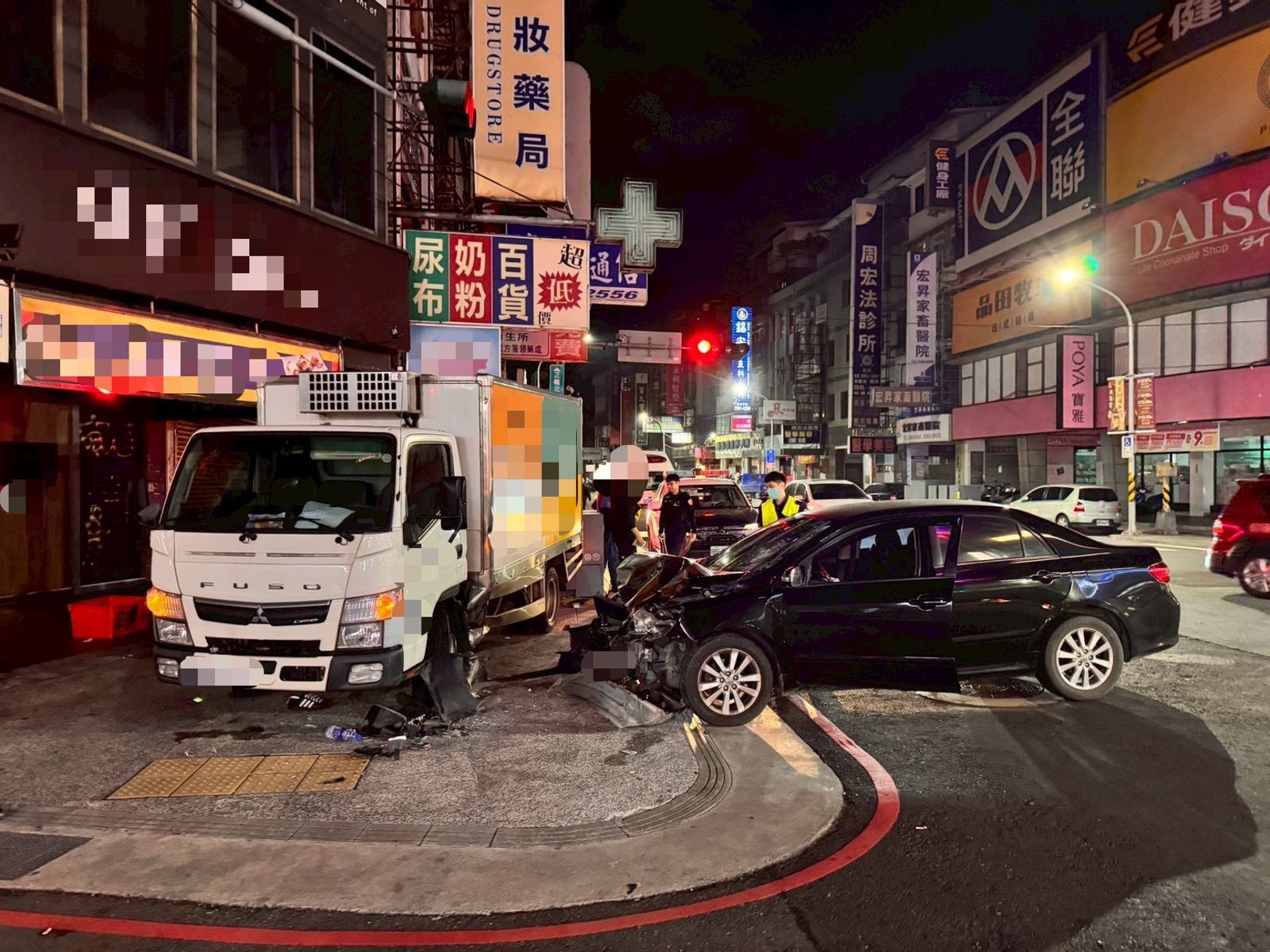 詭異巧合！情侶遭毒駕撞斷腿　竟與去年三重警殉職同路口