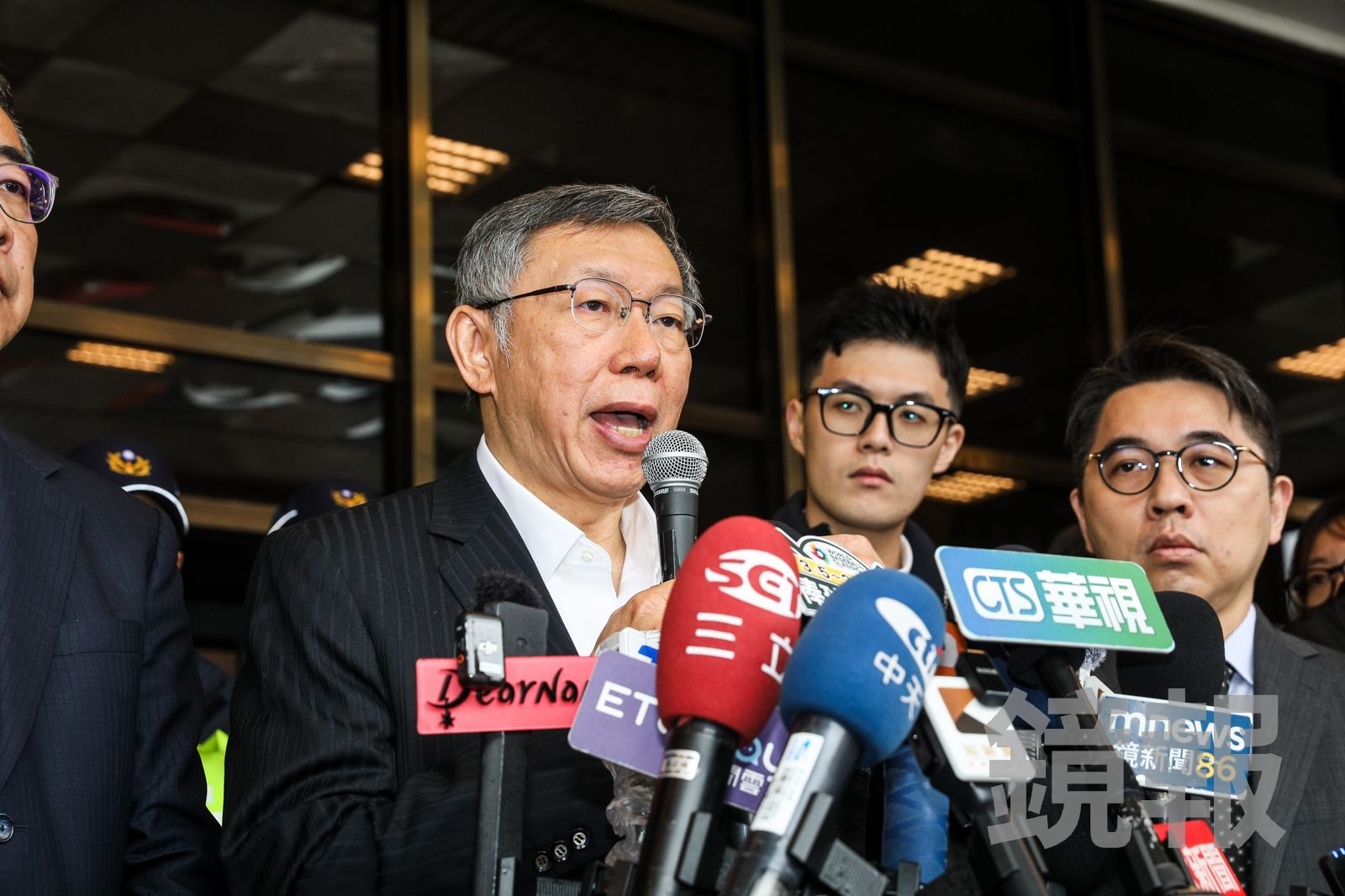 黃國昌列偽造文書被告　柯文哲「護昌」驚爆：搜索票開5張法官不敢簽