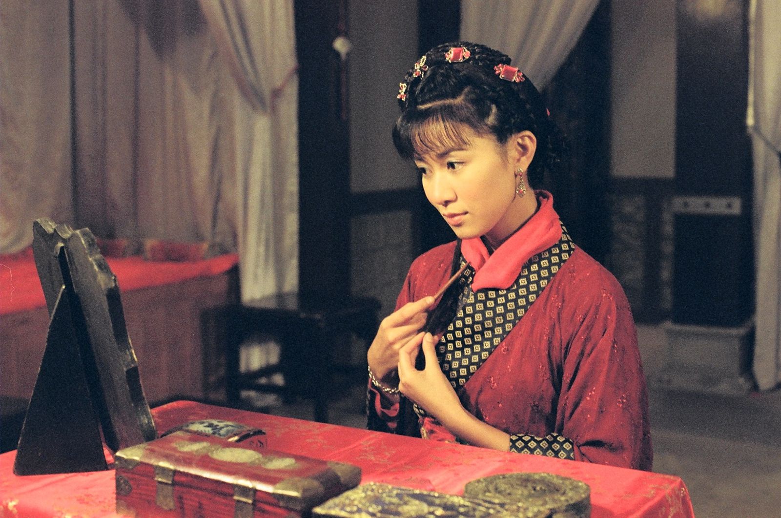 佘詩曼古裝劇突冒英文：check！被討論23年真相將揭曉　劇中悲曲竟是〈大展鴻圖〉前身