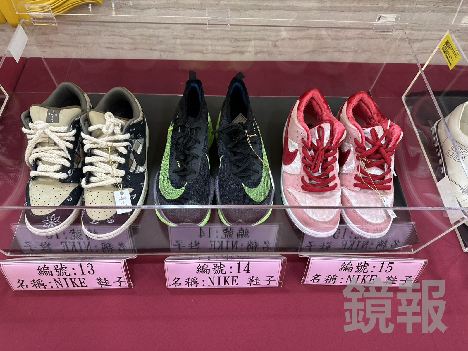 李添收藏球鞋。馮茵攝