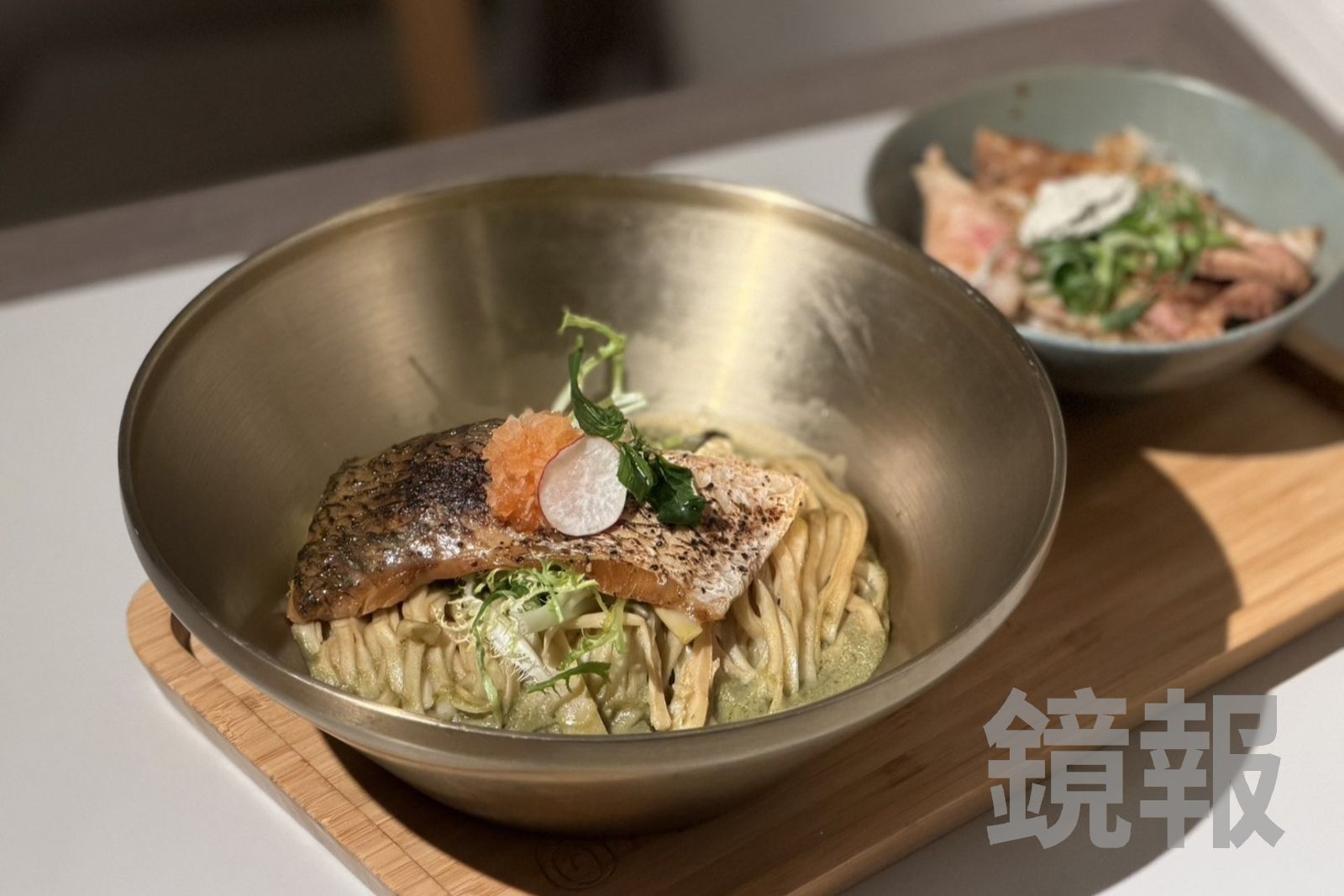 「居山式綠醬和風拉麵」充滿魚鮮和雞油香氣，清爽有厚度。（398元／份）