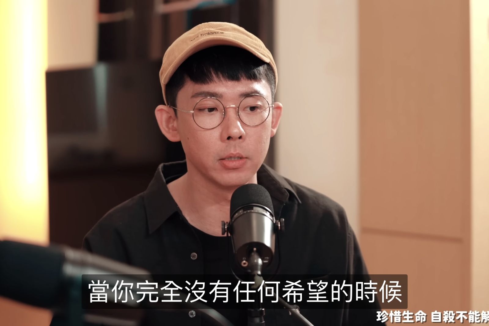 阿滴透露,自己曾做出極端選擇。翻攝范琪斐的美國時間YouTube