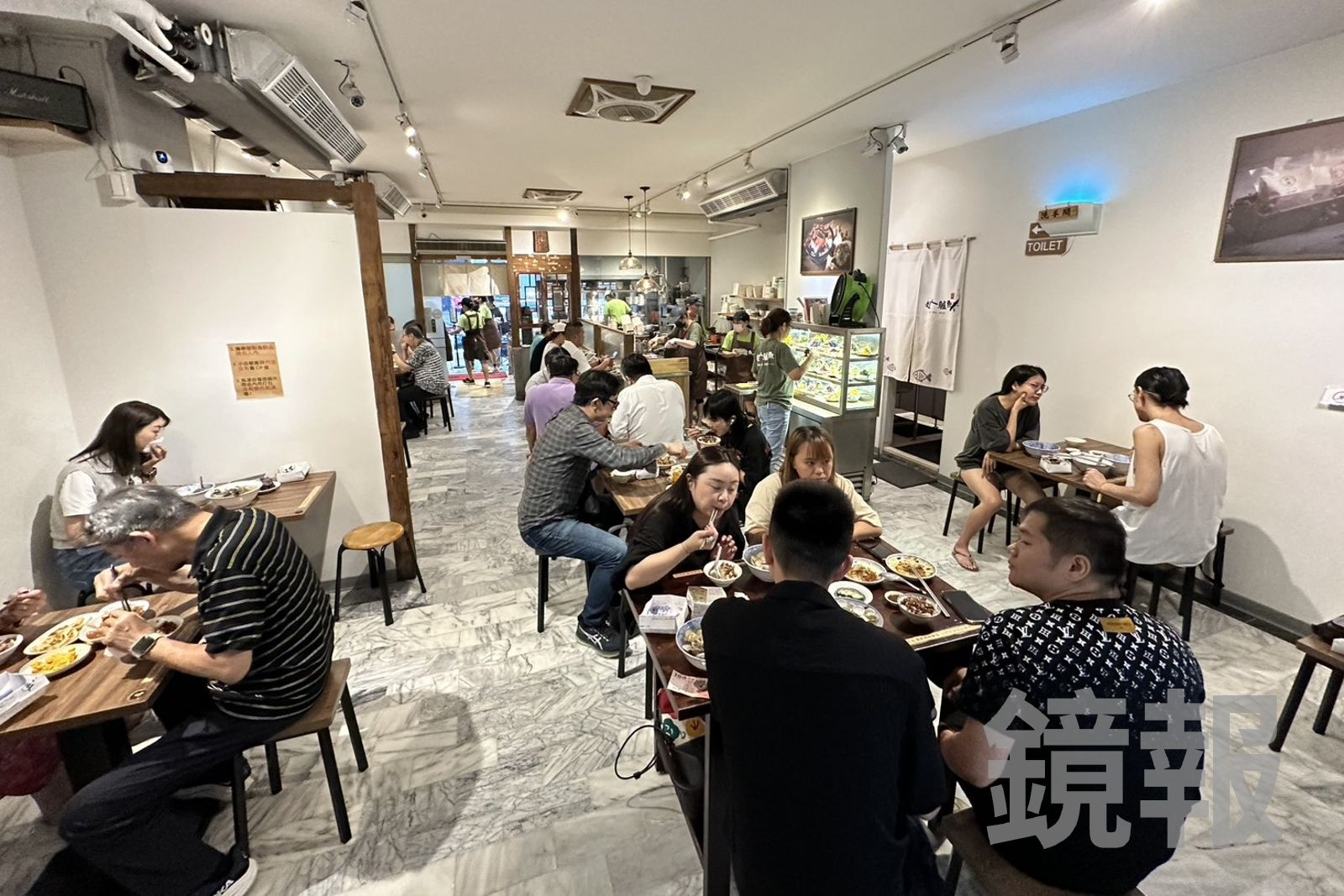 新店面的空間相當寬敞，用餐時間一位難求。