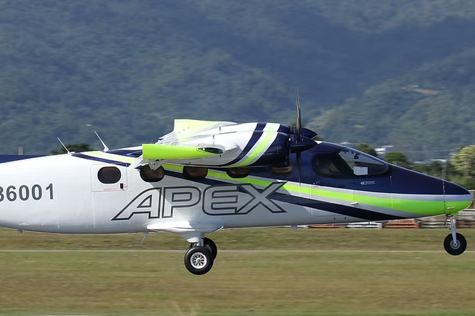 灰色地帶侵擾擴大！共機金門空域逼近安捷醫療專機　近乎「清楚目視」距離
