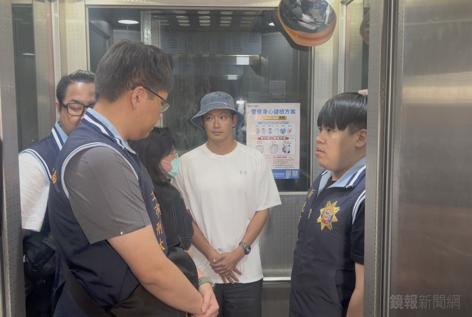 快訊／威廉抵新北刑大　多次點頭致意不做回應