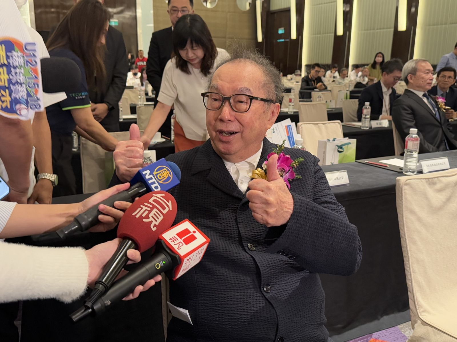 廣達集團「小金孫」達明機器人校園紮根拚商機　「爺爺」林百里是否臨時現身敲鐘成焦點