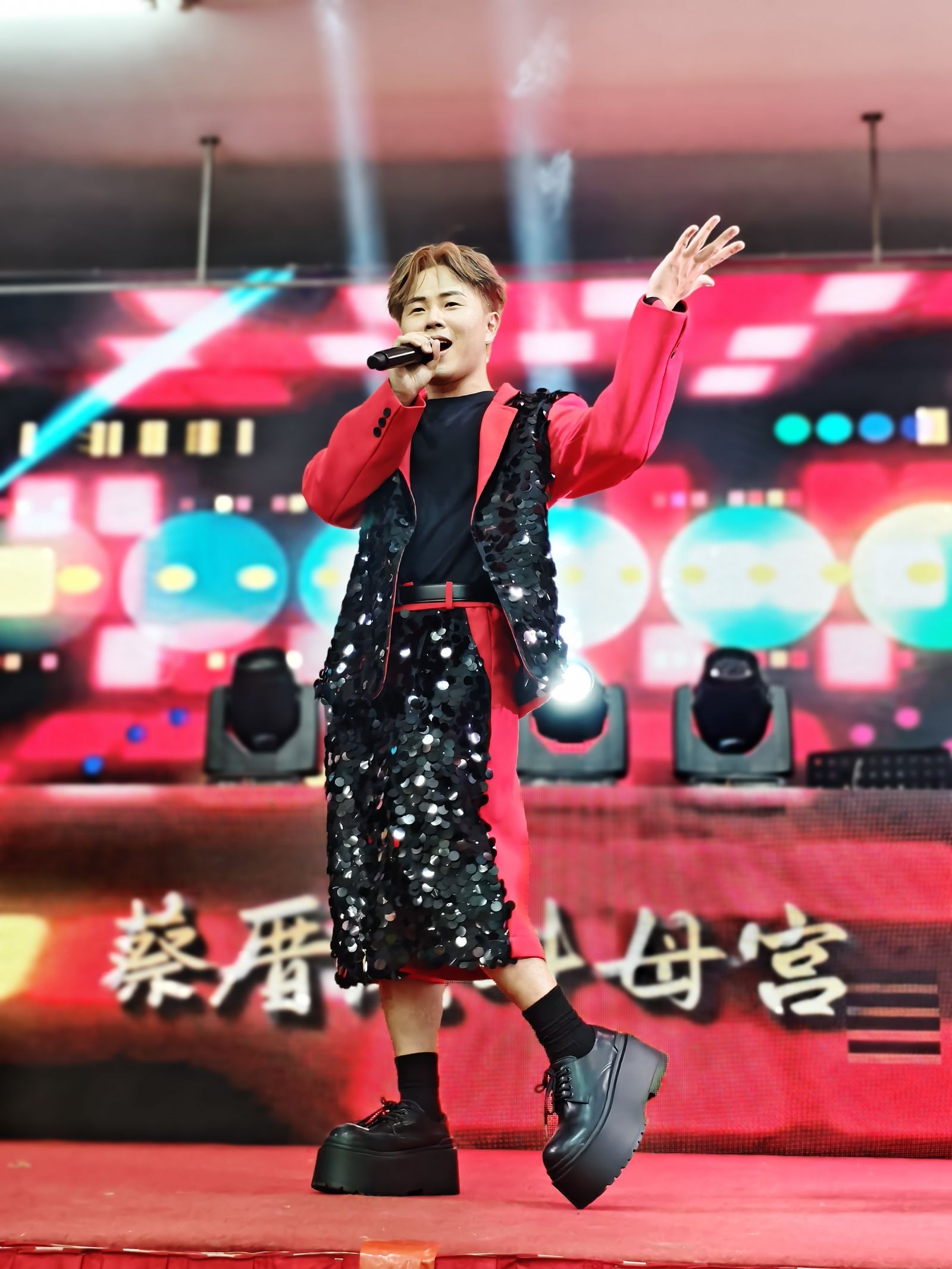 紅到新加坡!陳孟賢開唱千人爆場 。全球巨星有限公司提供