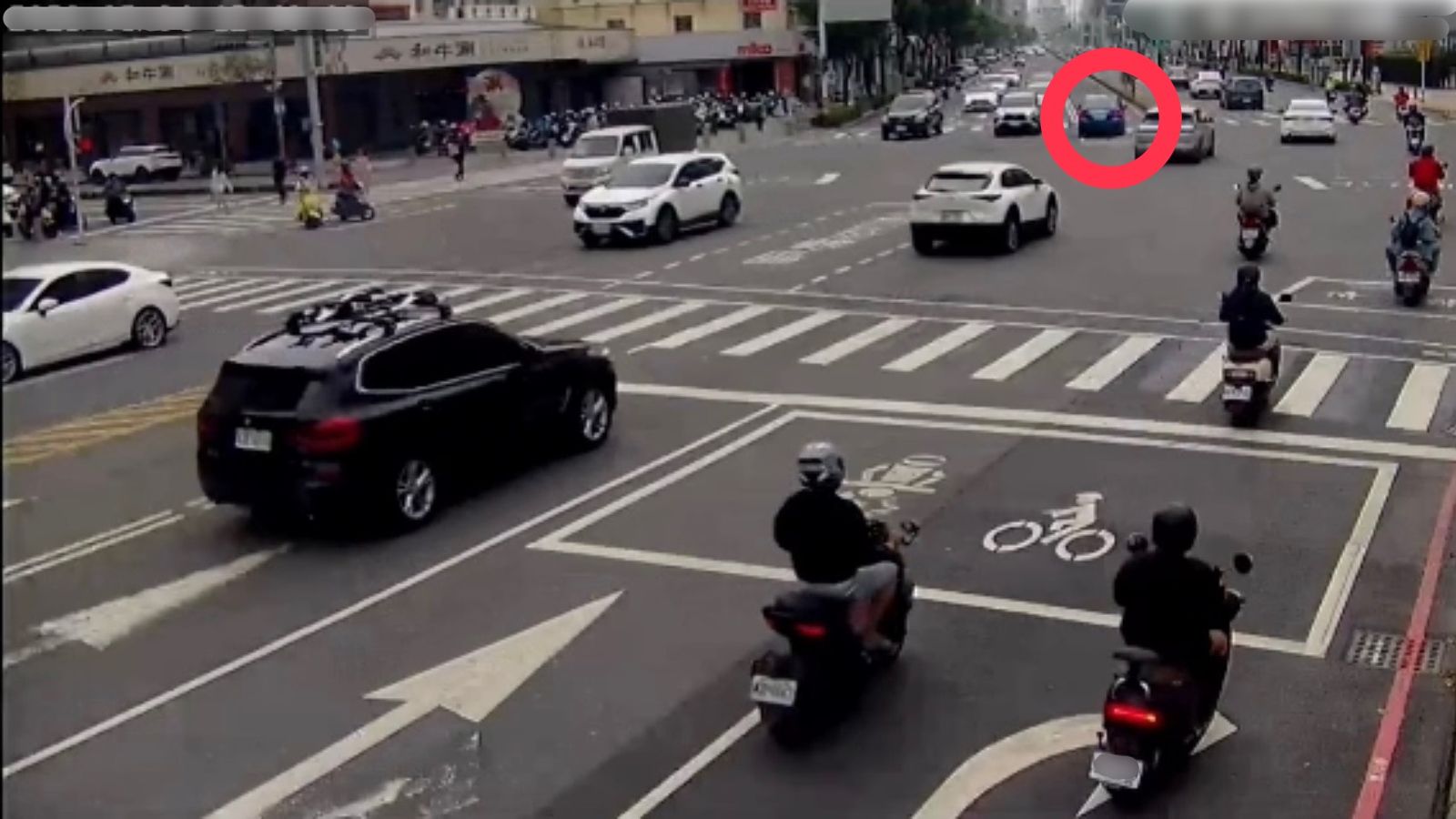 天兵駕駛漢神巨蛋前「逆向神走位」！誤闖對向快車道網驚：還不快跪下膜拜