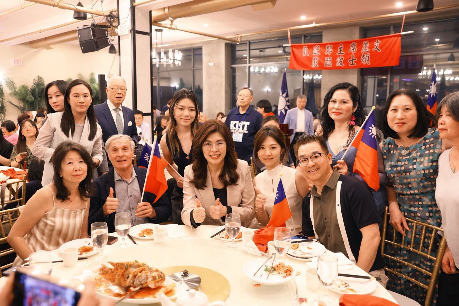 鄭麗文與中共統戰部官員同框 國民黨:兩人不認識、未同桌用餐