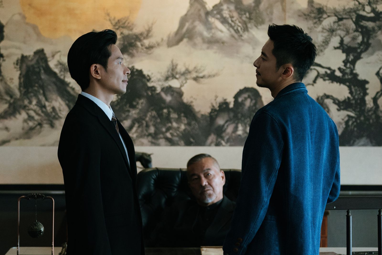 第二季預告中,李國毅(右)罵姚淳耀是「邱家的狗」,兄弟情徹底決裂。瀚草影視提供