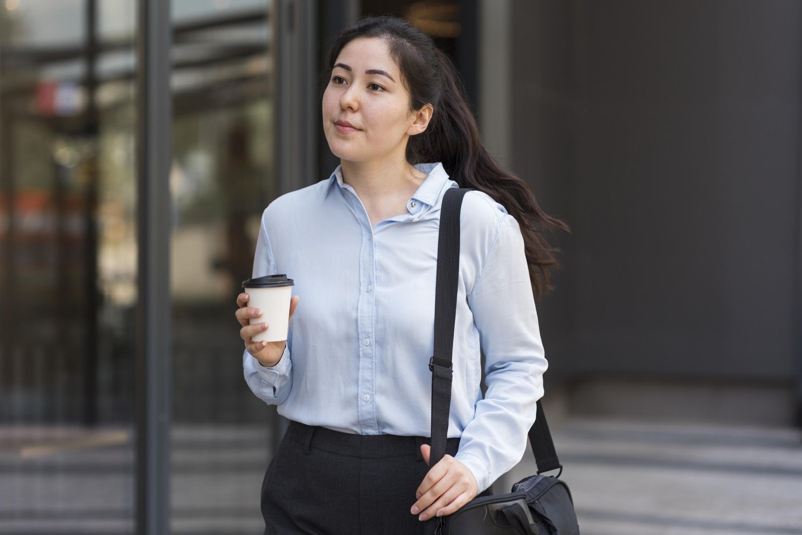 下班前10分鐘被要求加班!新人妹1句話對槓主管「帥氣走人」...老鳥懵了:8年不敢說的都講了