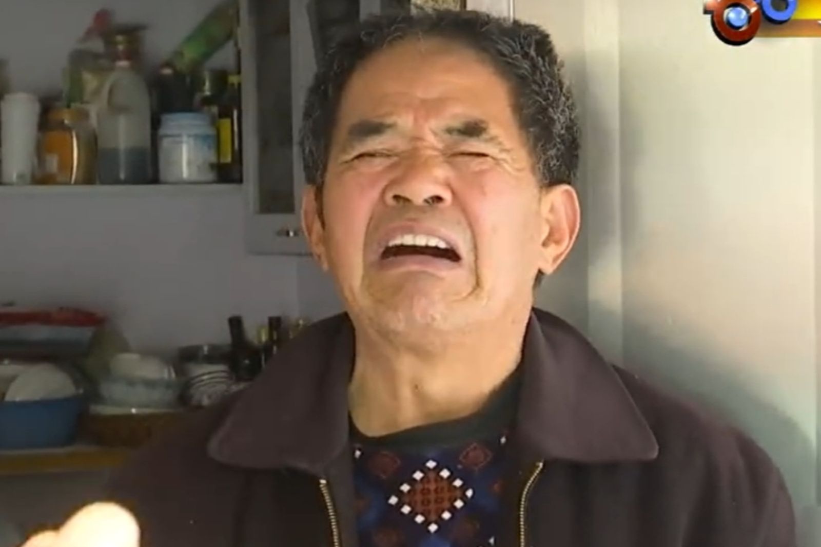 1件1萬衣服有治病神效？79歲聾啞翁秒買「一穿就氣悶」　真相太離譜