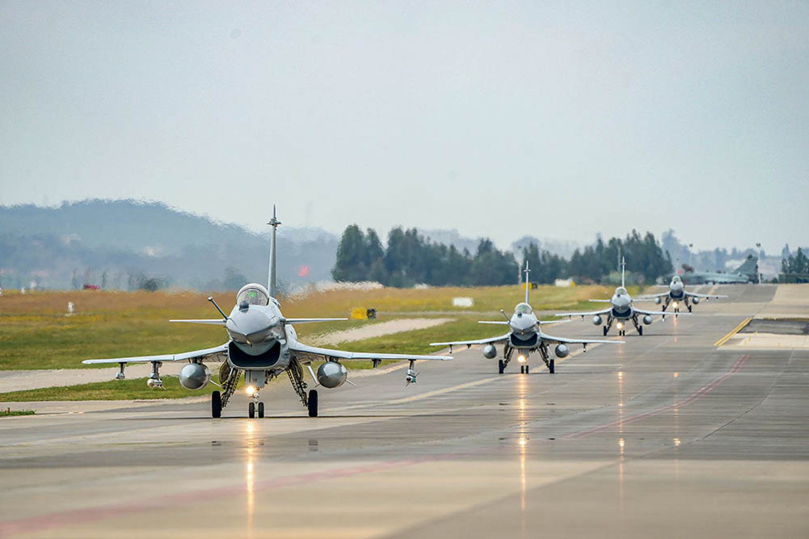 美伊開戰之初，有短暫幾天，中國空軍並沒有持續擾台，但幾天後又開始騷擾海峽上空。圖／中國國防部官網