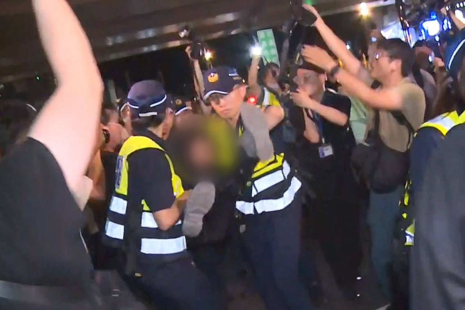 公館圓環走讀「學生遭警壓制」！她轟蔣萬安「孬」怕權貴　網指「政治凌駕專業」