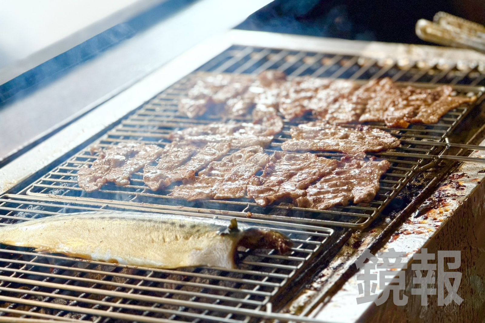 肉類、海鮮食材通通都是用炭火由生烤到熟。