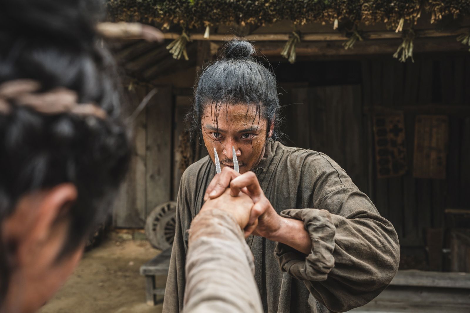 路雲《濁流之爭》劇拋臉認證！　亂髮蓄鬍依舊man味爆棚