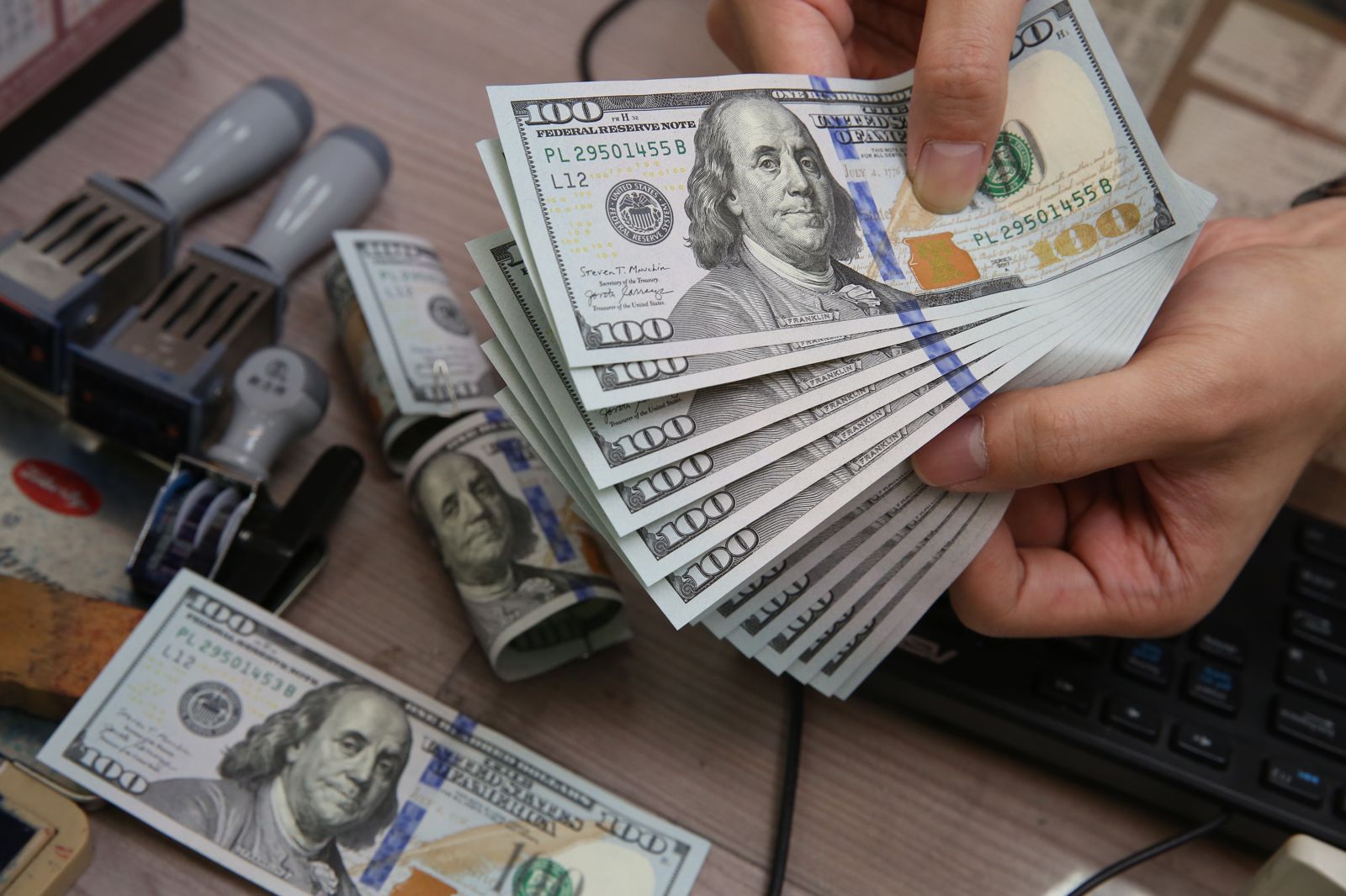 網銀一早塞爆！金融專家預期新台幣將「持續升值」