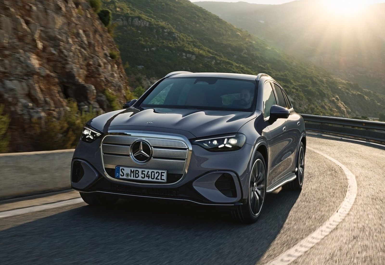 賓士運用旗下暢銷的GLC打造電動車，GLC EV預計在2026年推出、力挽狂瀾。圖／賓士