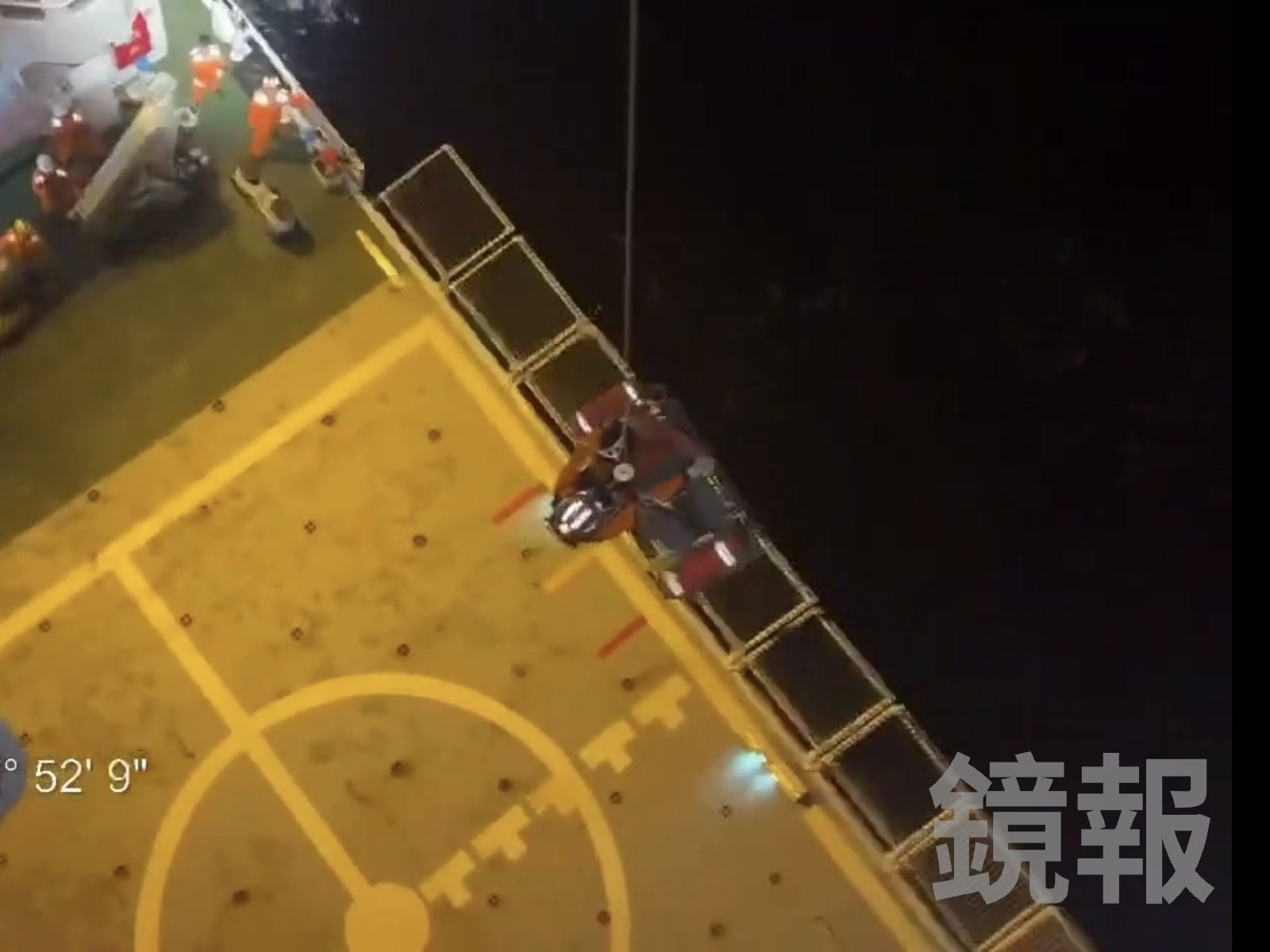 花蓮外海驚魂夜！黑鷹盤旋吊掛救人　生死一瞬全被拍下