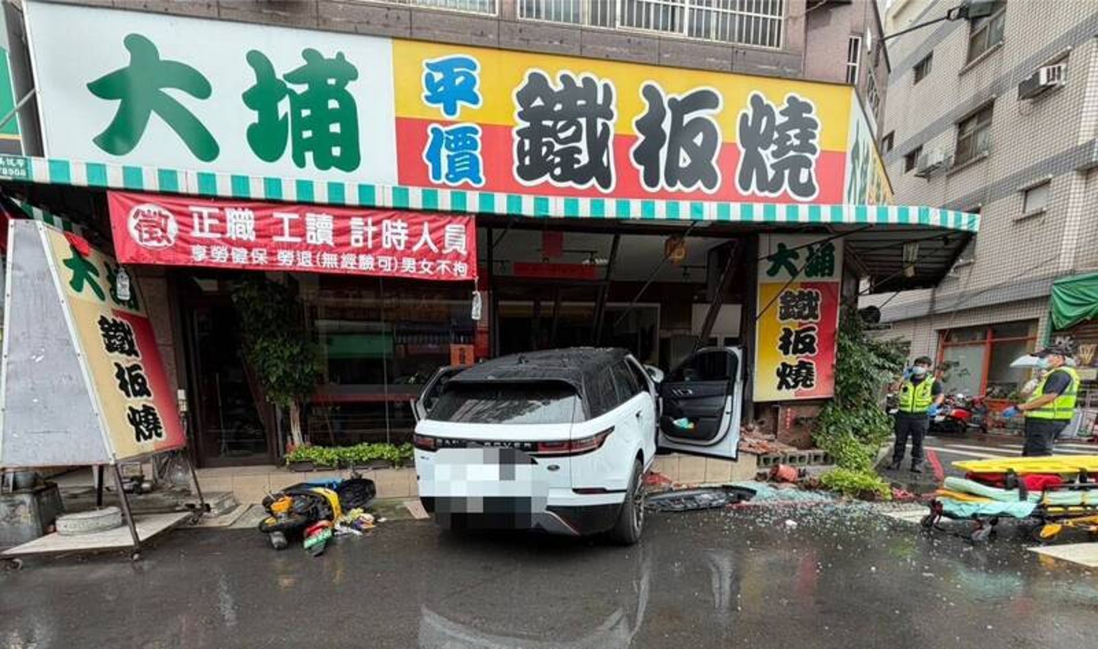 離奇!台中高工路驚悚車禍 駕駛頸部遭割喉身亡 從北屯駛來無人上下車