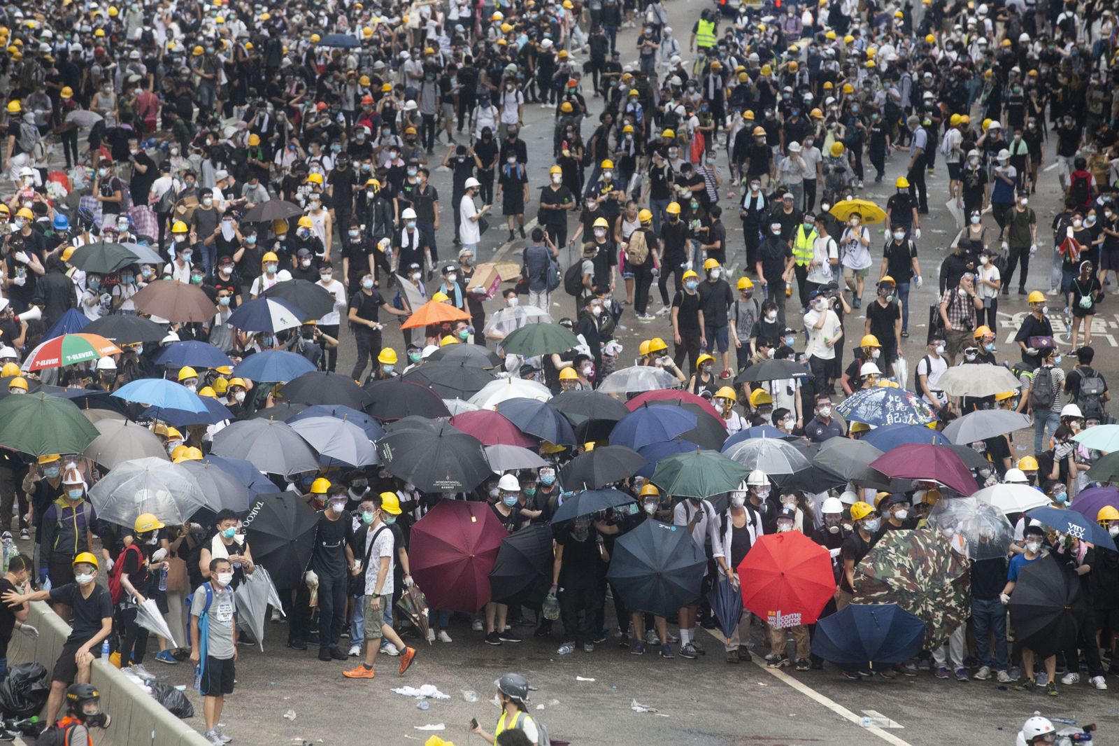 2019年6月12日「反送中」警民衝突，上萬民眾佔領了街道。圖／鏡週刊
