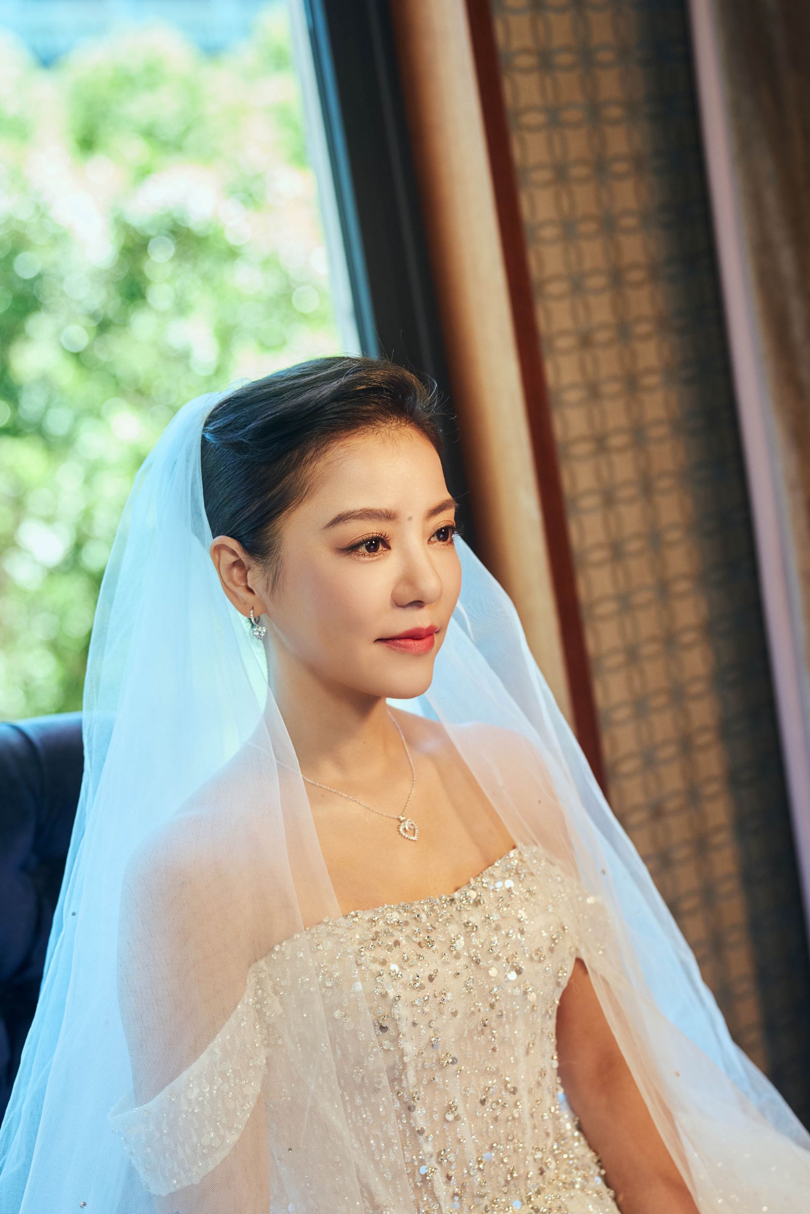 20251019丁噹分享婚紗照。相信音樂提供