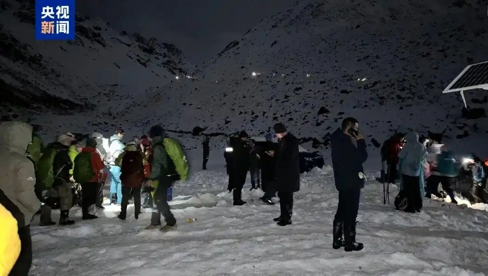 救援行動持續中。圖／央視