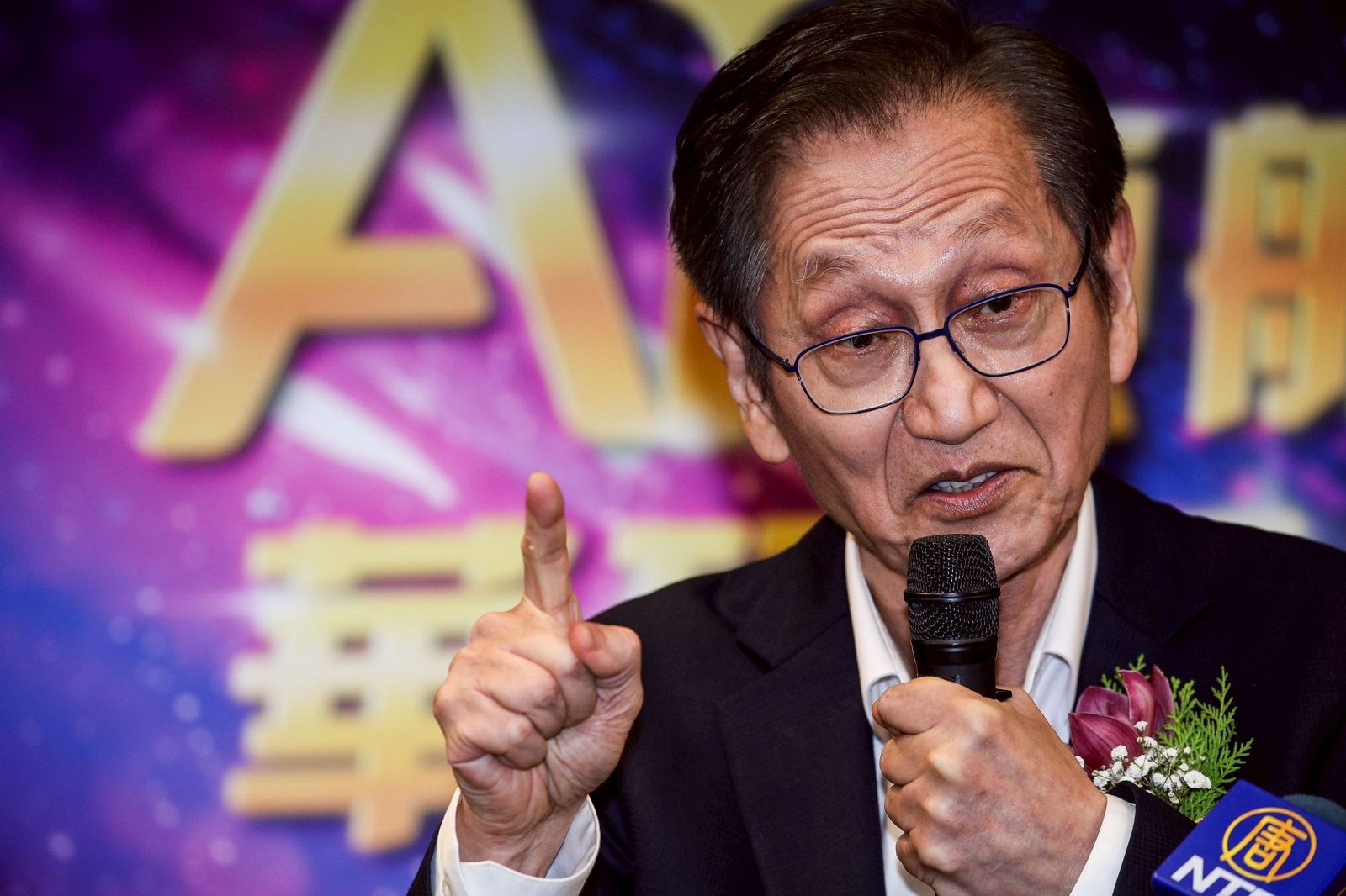 華碩All In AI　施崇棠證實：不增新手機　資源全挪至實體AI裝置