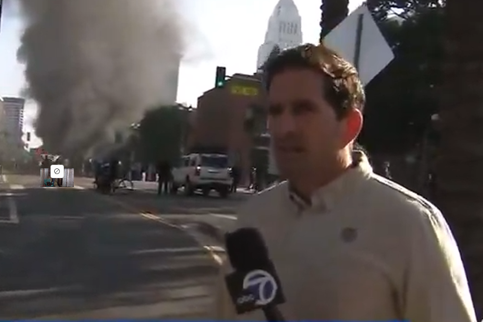 洛杉磯暴動傳爆炸聲響!記者卻否認衝突 堅稱「拍影片、揮舞旗幟」讓聲音被聽見