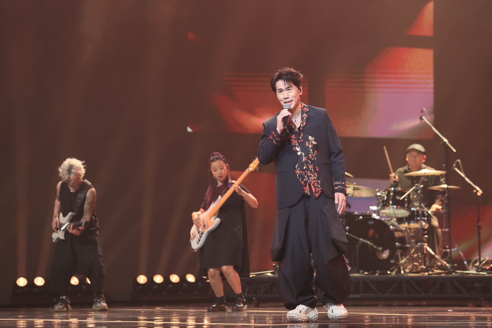 羅時豐表演精彩。三立提供