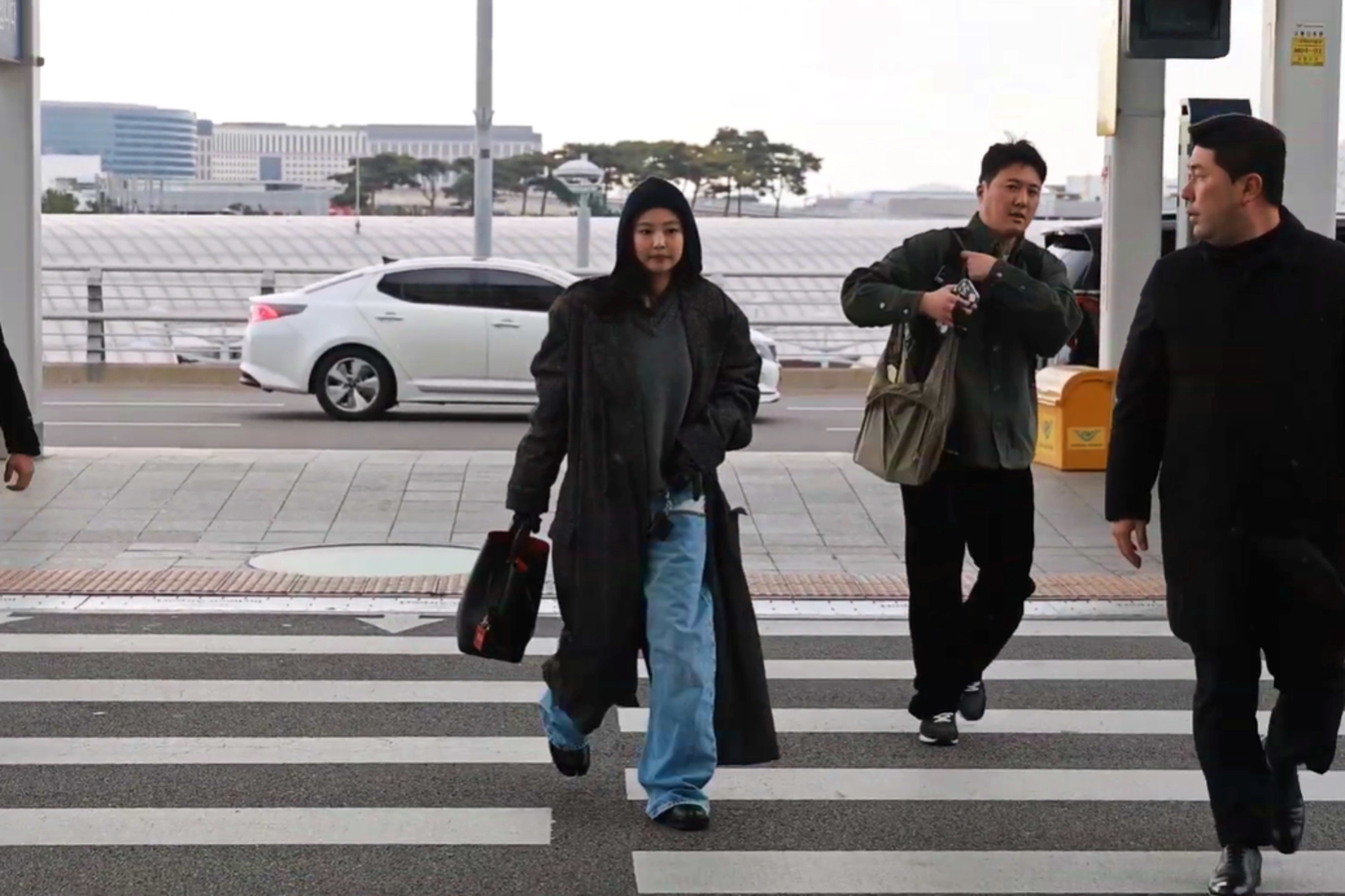 Jennie的機場穿搭曝光。翻攝YT@starplus6182