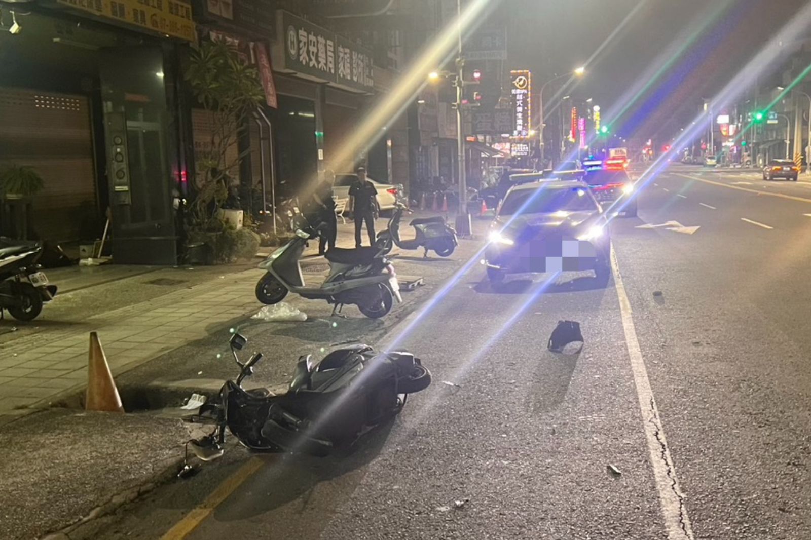 謝女自撞，送醫不治。圖／翻攝畫面