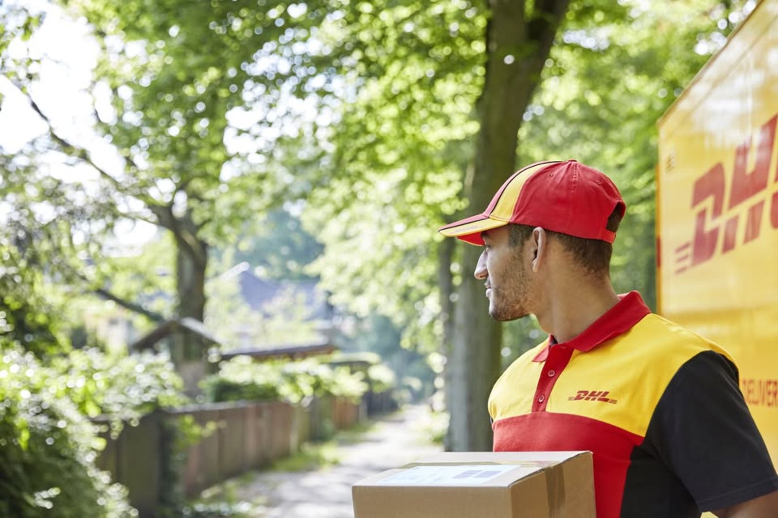 美國報關新規造成大塞車　DHL暫停800美元以上包裹